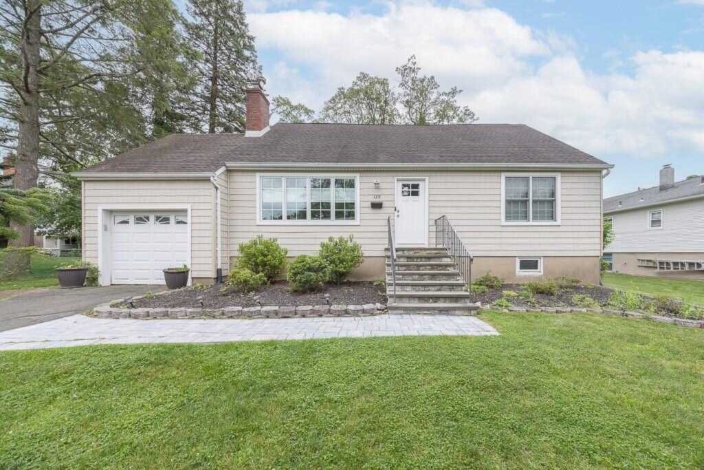 129 Lt Cox Drive, Pearl River, NY 10965