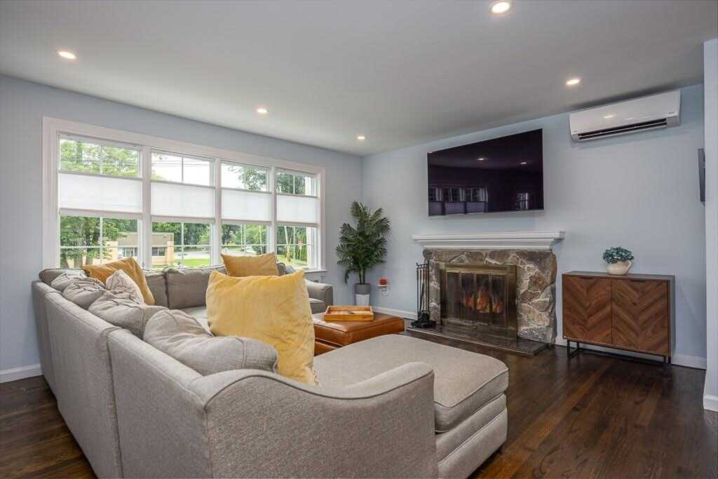 129 Lt Cox Drive, Pearl River, NY 10965 - Photo 8 of 26