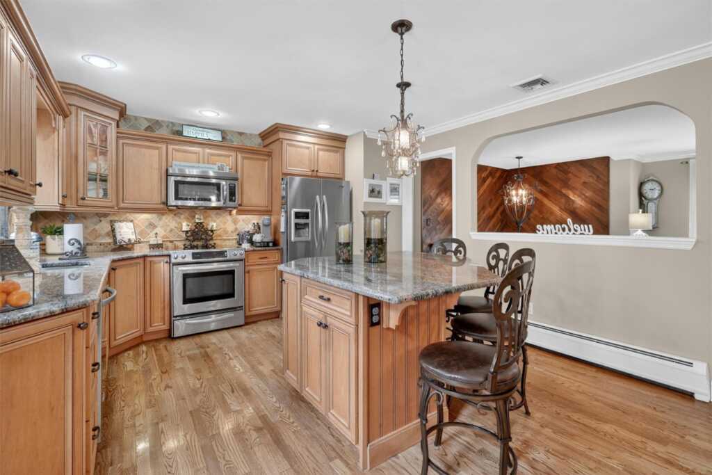 69 Oakland Place, Nanuet, NY 10954 - Photo 11 of 47