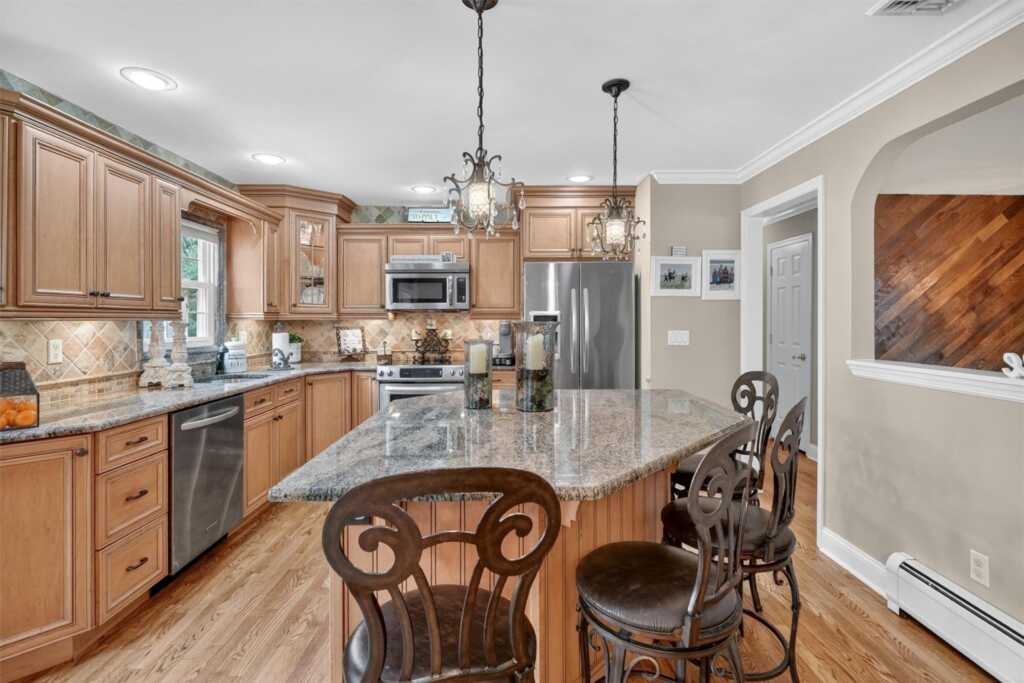 69 Oakland Place, Nanuet, NY 10954 - Photo 12 of 47