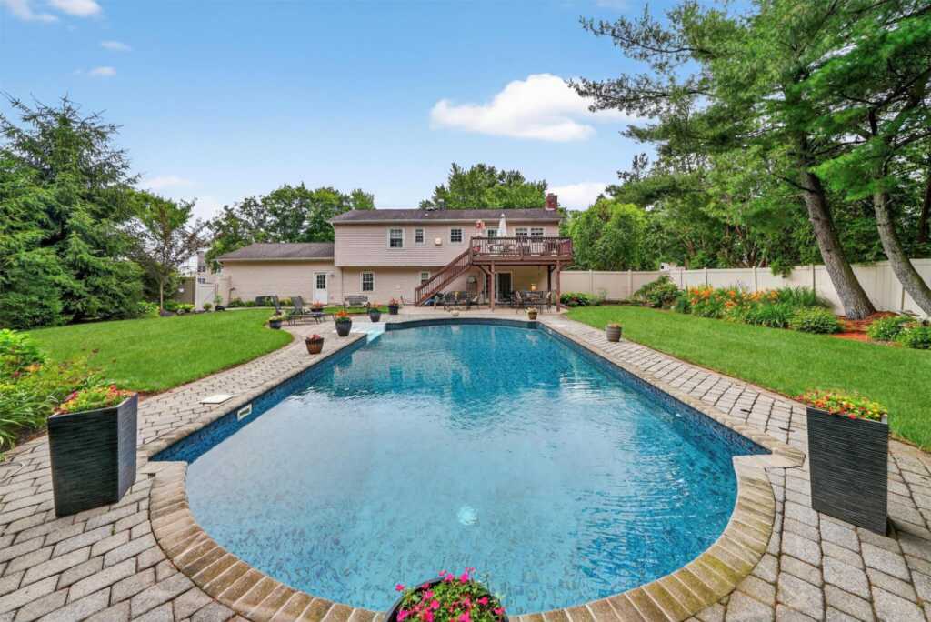 69 Oakland Place, Nanuet, NY 10954 - Photo 2 of 47