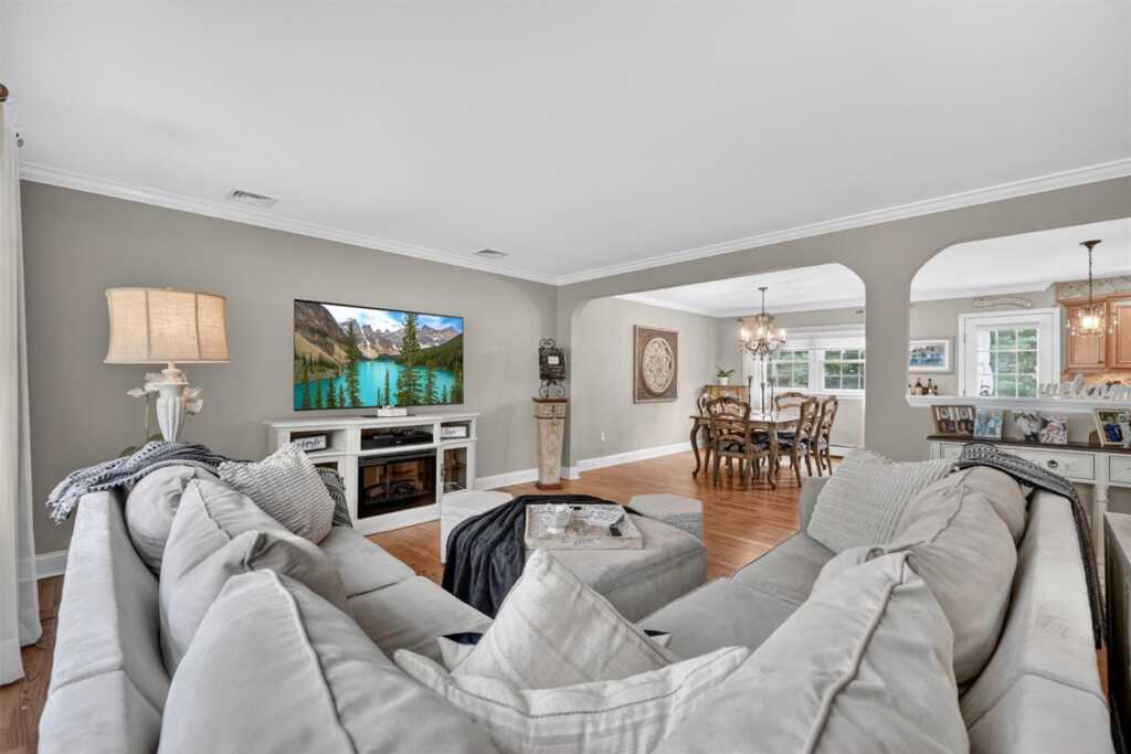 69 Oakland Place, Nanuet, NY 10954 - Photo 5 of 47