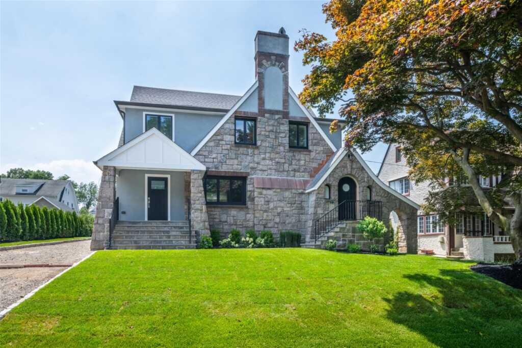 138 Mount Joy Place, New Rochelle, NY 10801