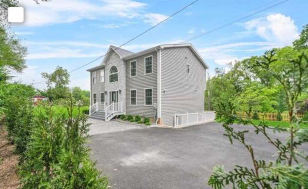 377 Jeffrey Place, Valley Cottage, NY 10989 - Photo 2 of 34