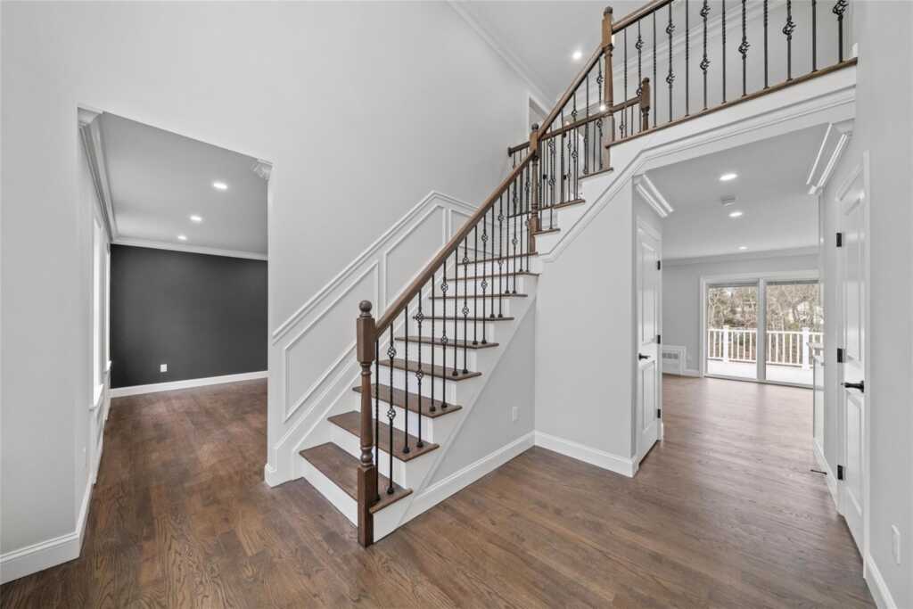 377 Jeffrey Place, Valley Cottage, NY 10989 - Photo 6 of 34