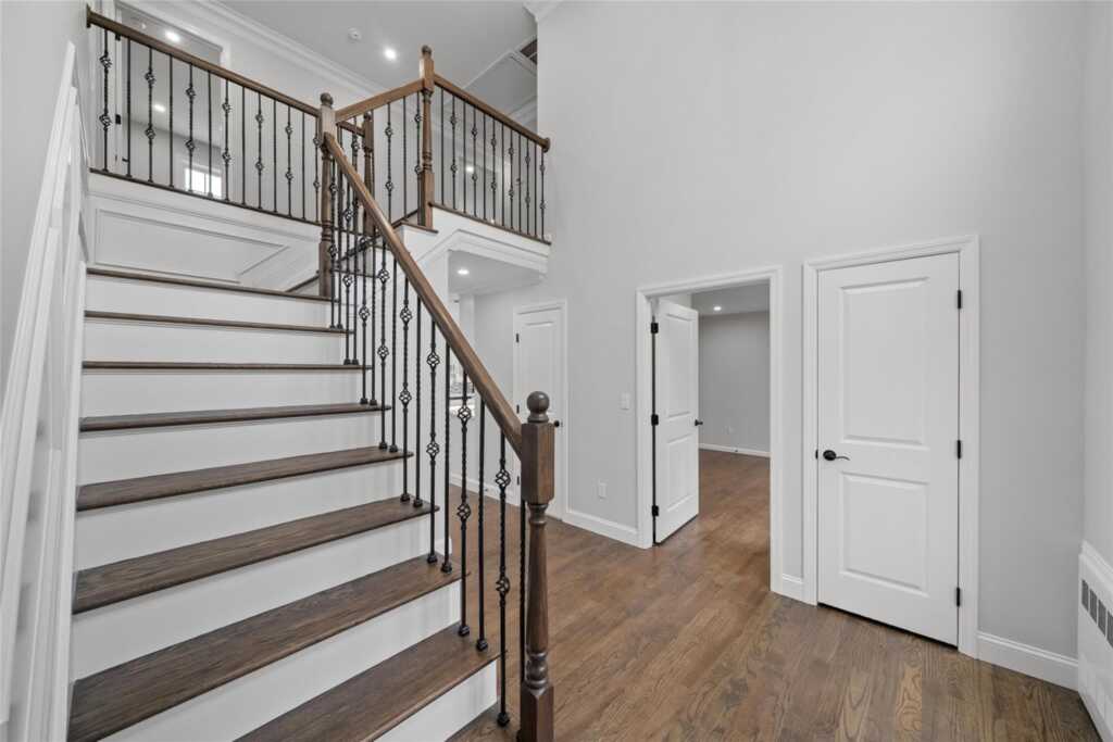 377 Jeffrey Place, Valley Cottage, NY 10989 - Photo 7 of 34