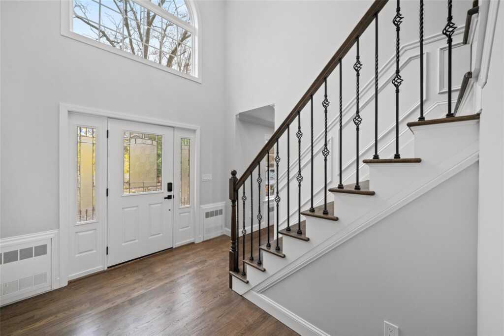 377 Jeffrey Place, Valley Cottage, NY 10989 - Photo 8 of 34