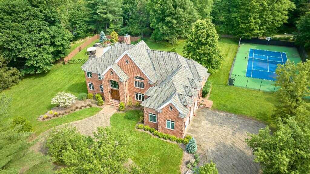 637 Mountain Road, New City, NY 10956 - Photo 2 of 36