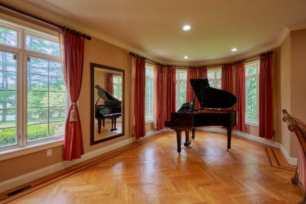 637 Mountain Road, New City, NY 10956 - Photo 7 of 36