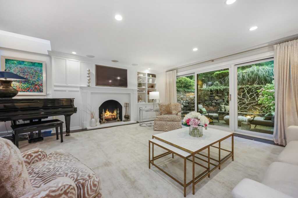1054 Boston Post Road, Rye, NY 10580 - Photo 5 of 22