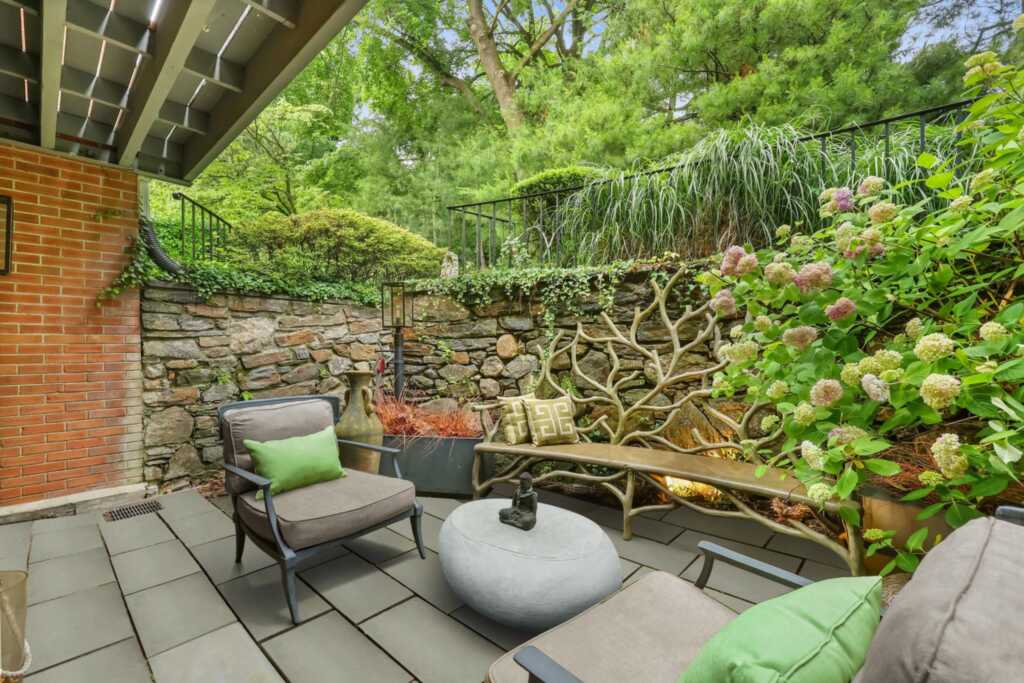 1054 Boston Post Road, Rye, NY 10580 - Photo 9 of 22