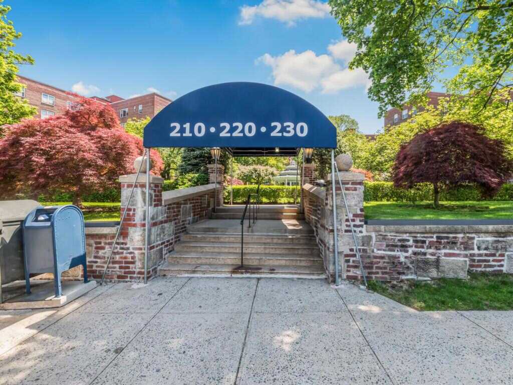 230 Pelham Road, Unit #6P, New Rochelle, NY 10805 - Photo 23 of 25