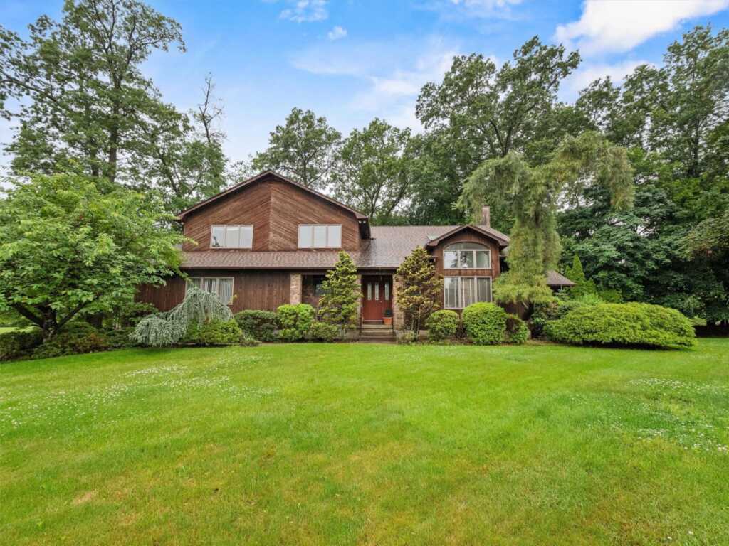 1 Carlton Court, New City, NY 10956