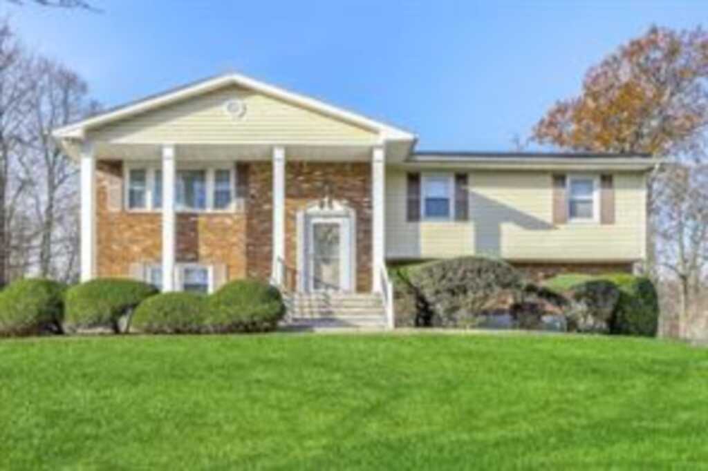 83 Burda Place, New City, NY 10956