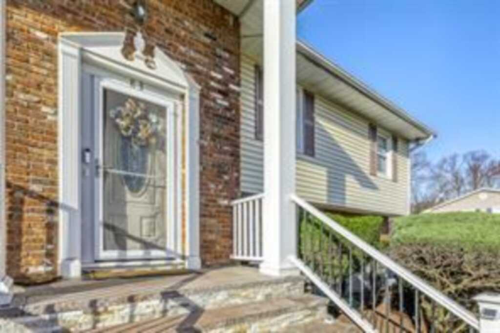83 Burda Place, New City, NY 10956 - Photo 2 of 13
