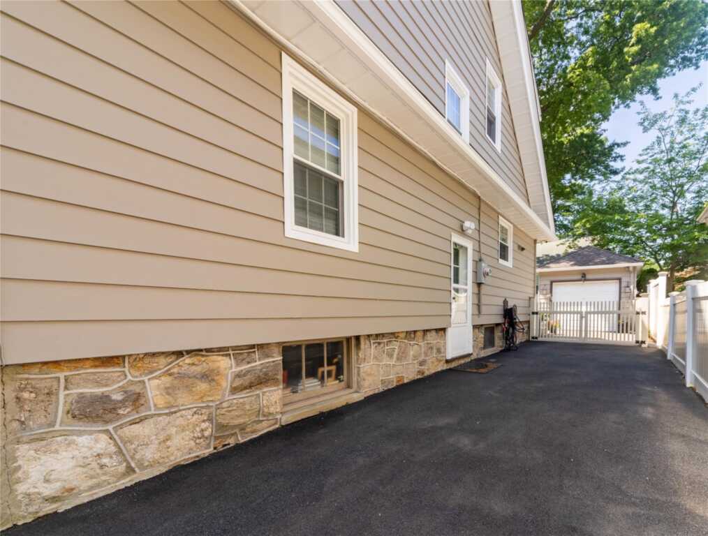 58 Hillside Avenue, New Rochelle, NY 10801 - Photo 5 of 28
