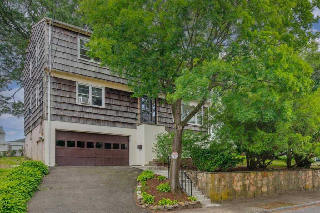 32 Brady Avenue, New Rochelle, NY 10805 - Photo 2 of 33