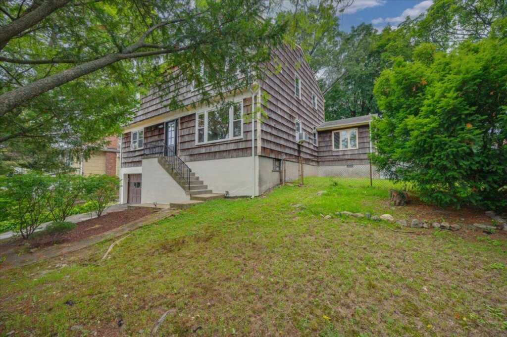 32 Brady Avenue, New Rochelle, NY 10805 - Photo 3 of 33