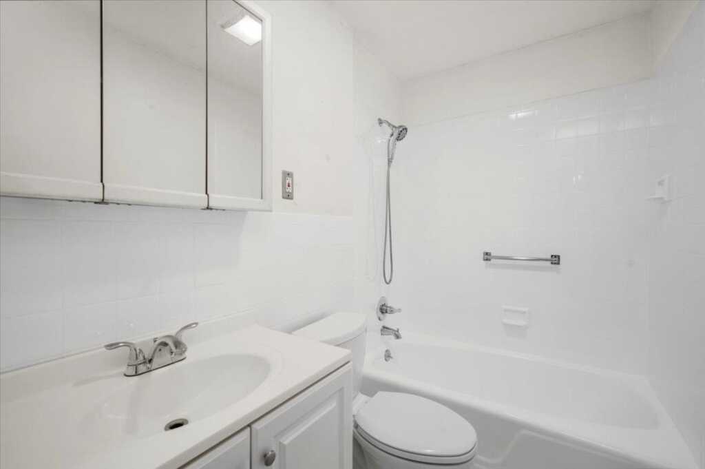 32 Brady Avenue, New Rochelle, NY 10805 - Photo 30 of 33