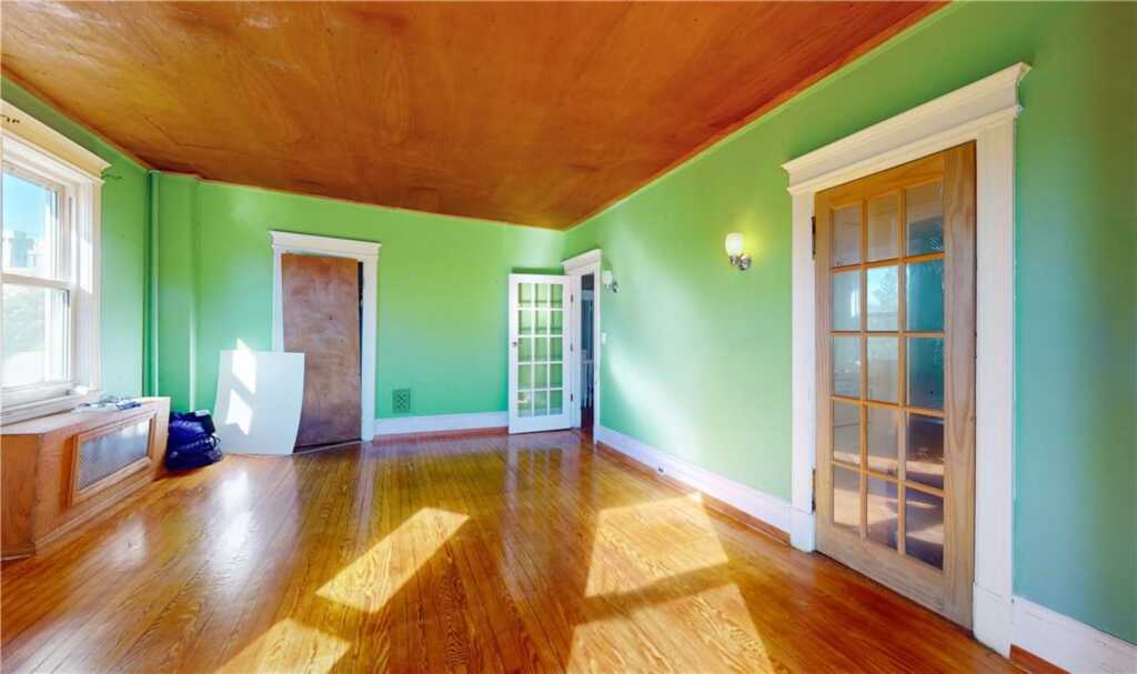 14 Hamilton Avenue, New Rochelle, NY 10801 - Photo 19 of 33