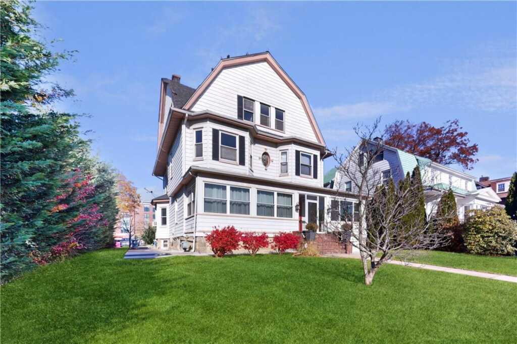 14 Hamilton Avenue, New Rochelle, NY 10801 - Photo 2 of 33