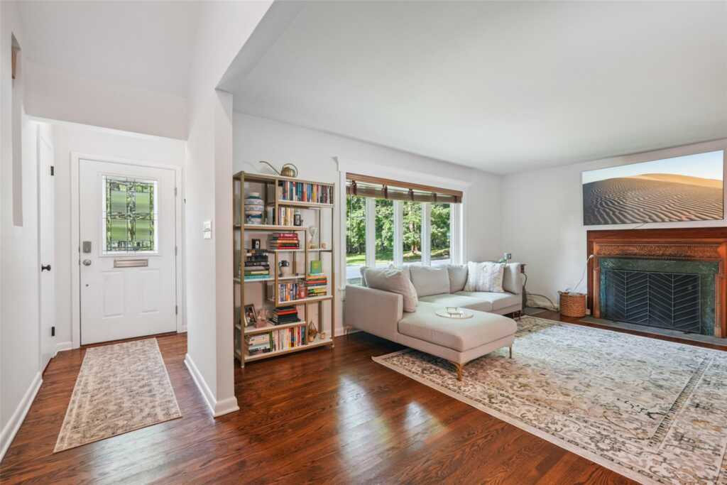 46 Red Hill Road, New City, NY 10956 - Photo 3 of 45