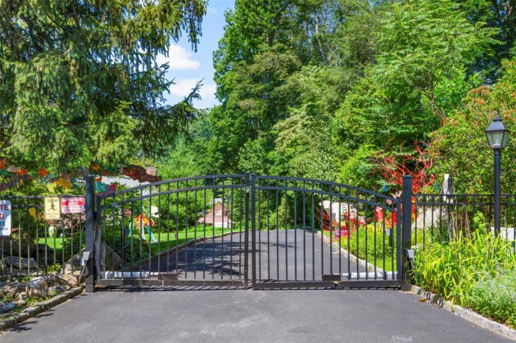 400 Beechmont Drive, New Rochelle, NY 10804