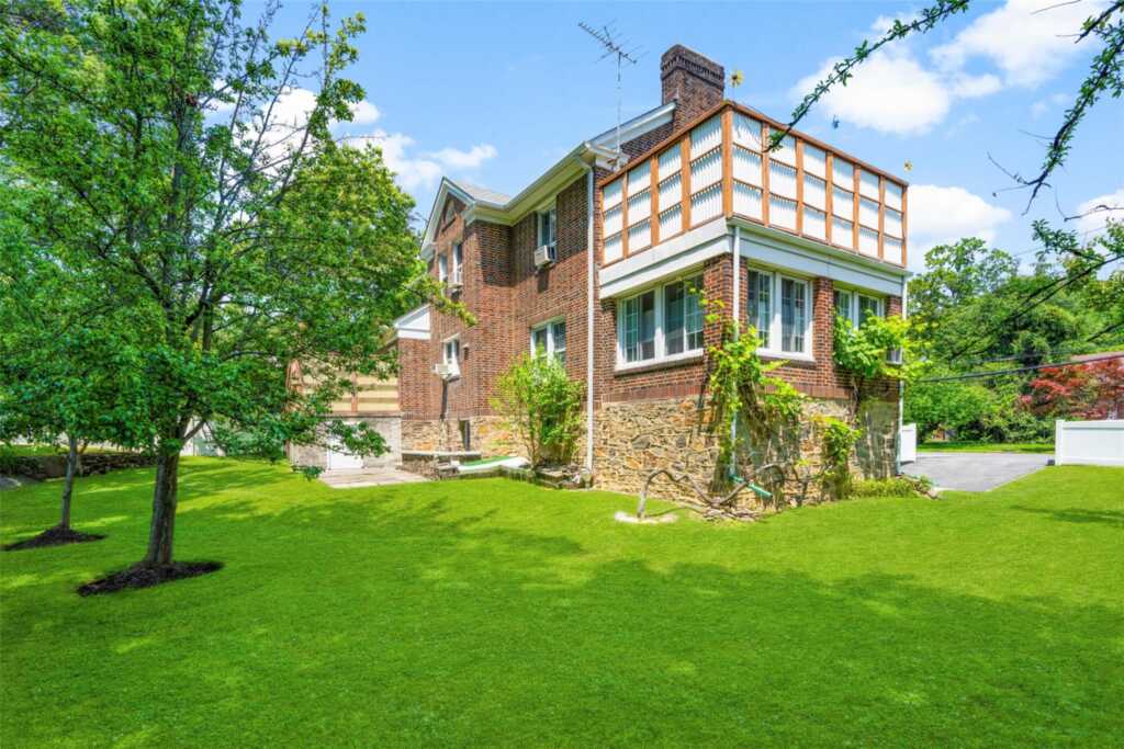 16 Wilson Drive, New Rochelle, NY 10801 - Photo 12 of 19