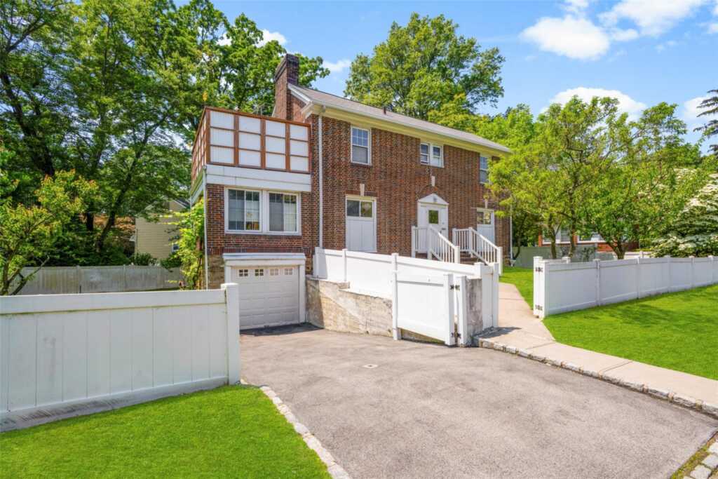 16 Wilson Drive, New Rochelle, NY 10801 - Photo 2 of 19