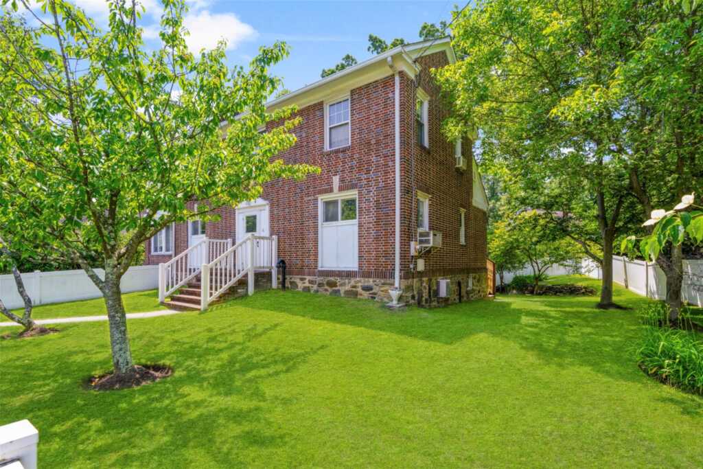 16 Wilson Drive, New Rochelle, NY 10801 - Photo 3 of 19