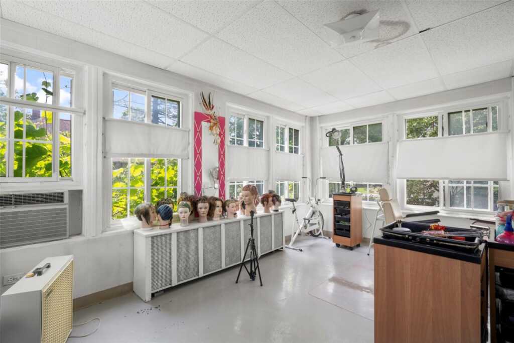 16 Wilson Drive, New Rochelle, NY 10801 - Photo 6 of 19