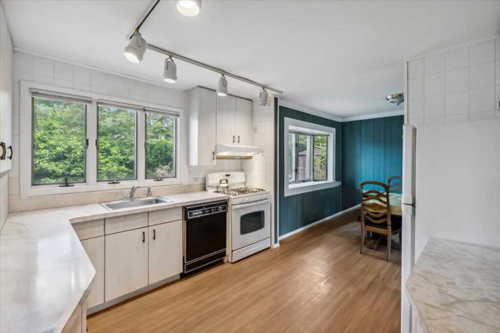 133 Carroll St, Pearl River, NY 10965 - Photo 12 of 24