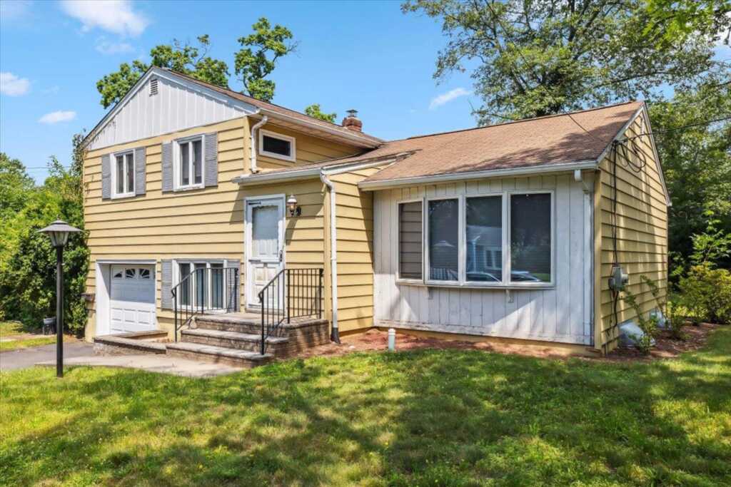 133 Carroll St, Pearl River, NY 10965 - Photo 2 of 24