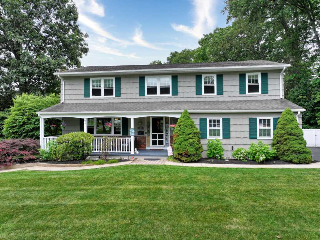 1 Martha Lane, Pearl River, NY 10965