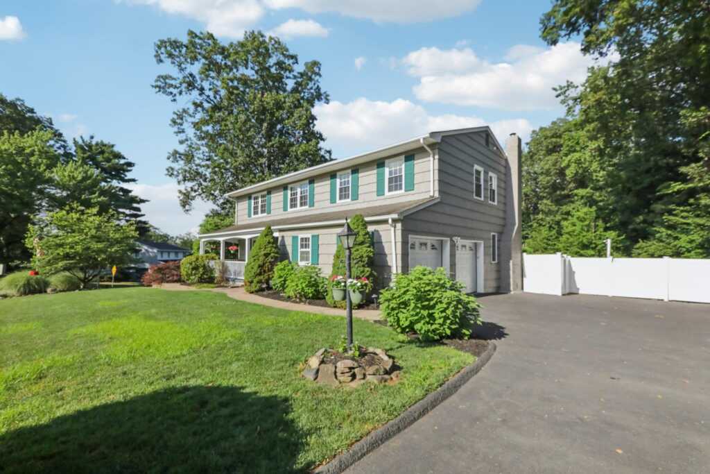 1 Martha Lane, Pearl River, NY 10965 - Photo 3 of 29