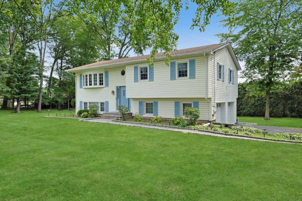 12 Fairview Avenue, Nanuet, NY 10954