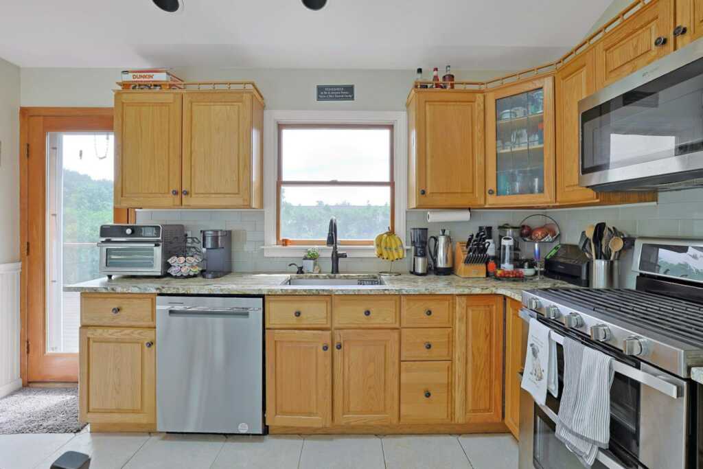 12 Fairview Avenue, Nanuet, NY 10954 - Photo 10 of 28