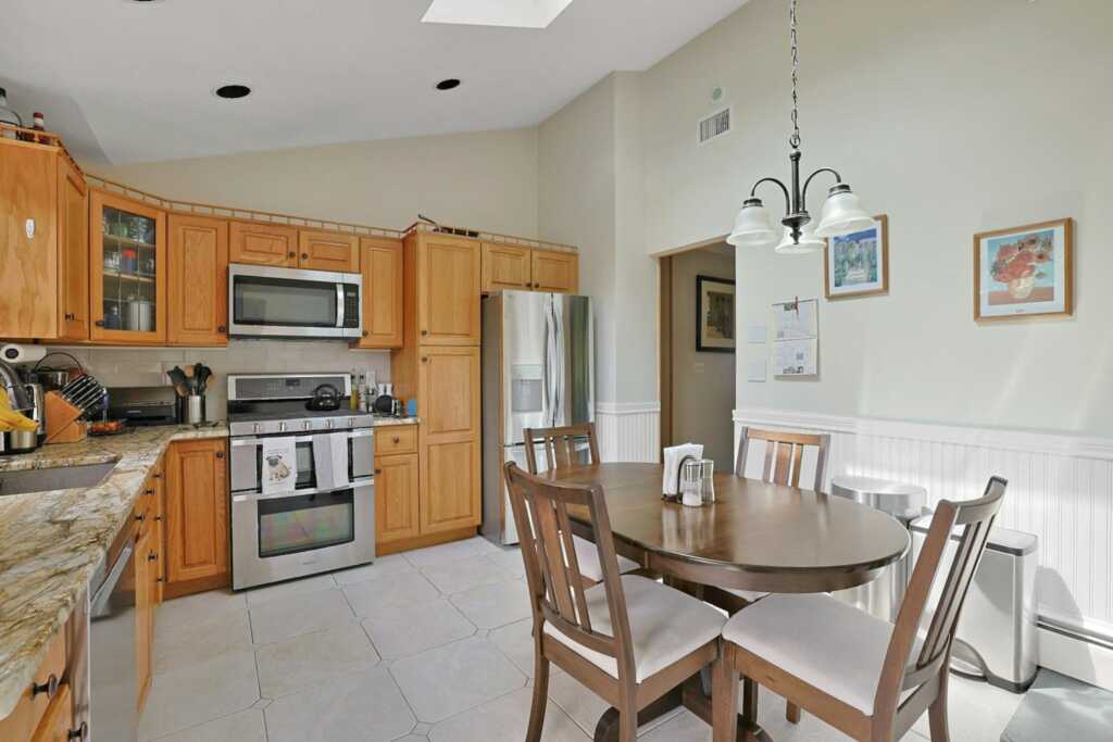 12 Fairview Avenue, Nanuet, NY 10954 - Photo 11 of 28