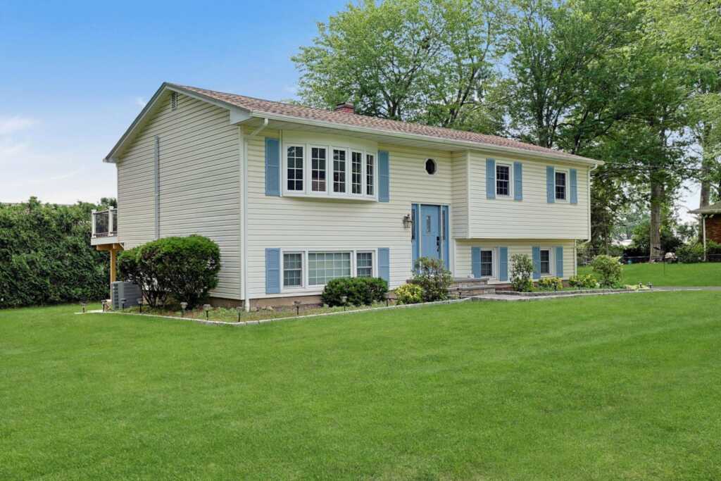 12 Fairview Avenue, Nanuet, NY 10954 - Photo 2 of 28