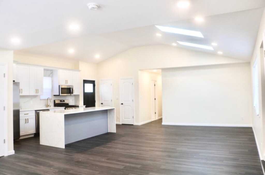 19 Primrose Avenue, White Plains, NY 10607 - Photo 3 of 48