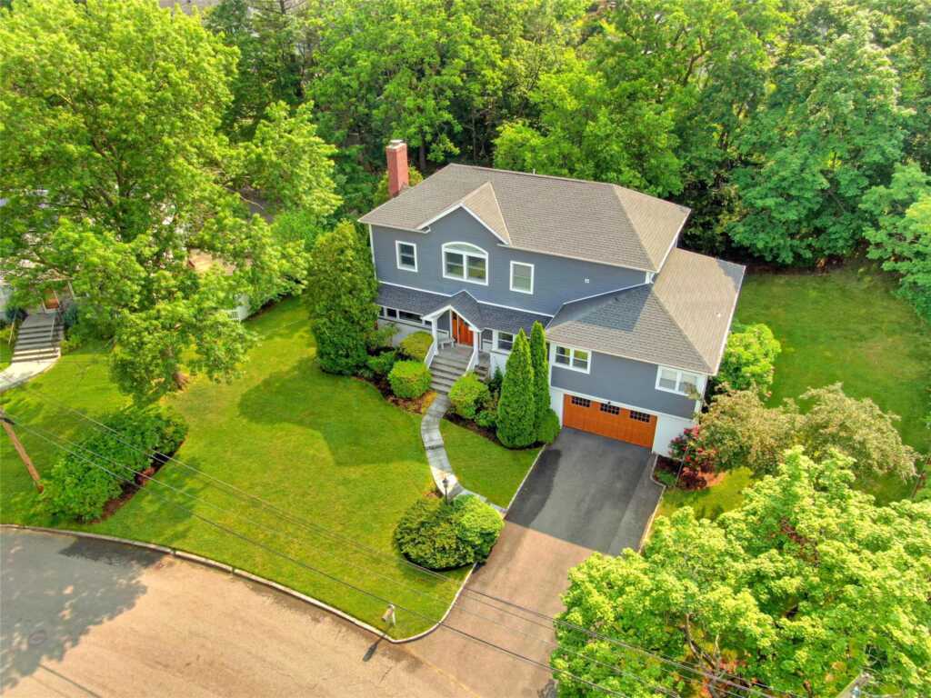 21 Winding Brook Road, New Rochelle, NY 10804