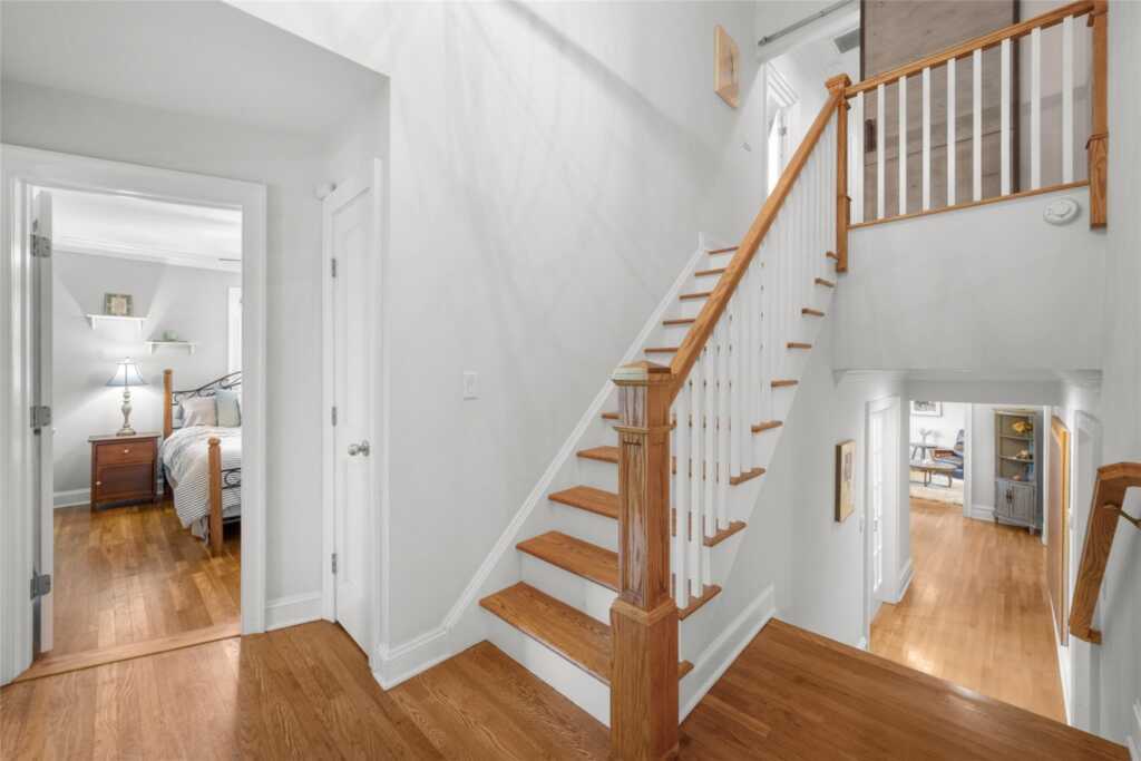 21 Winding Brook Road, New Rochelle, NY 10804 - Photo 11 of 46