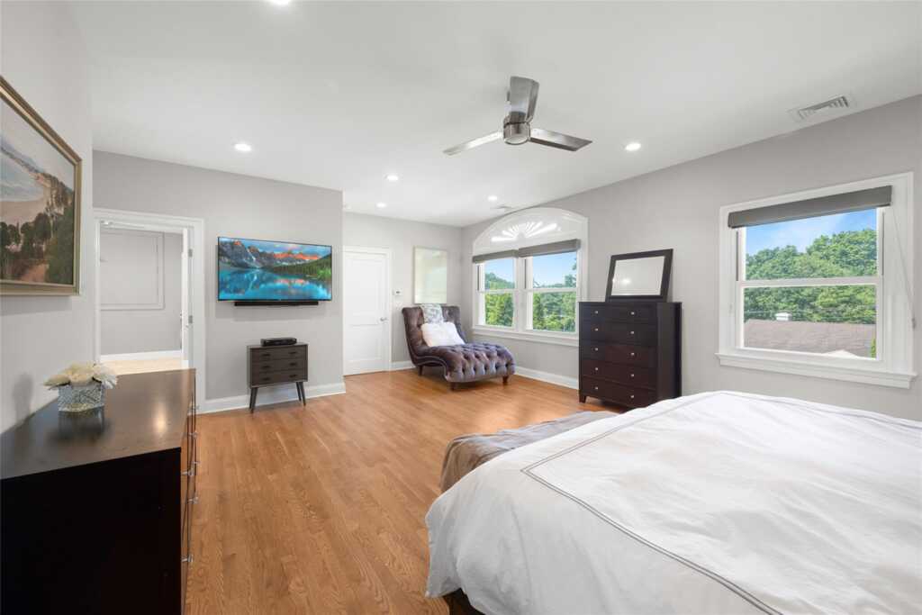 21 Winding Brook Road, New Rochelle, NY 10804 - Photo 15 of 46