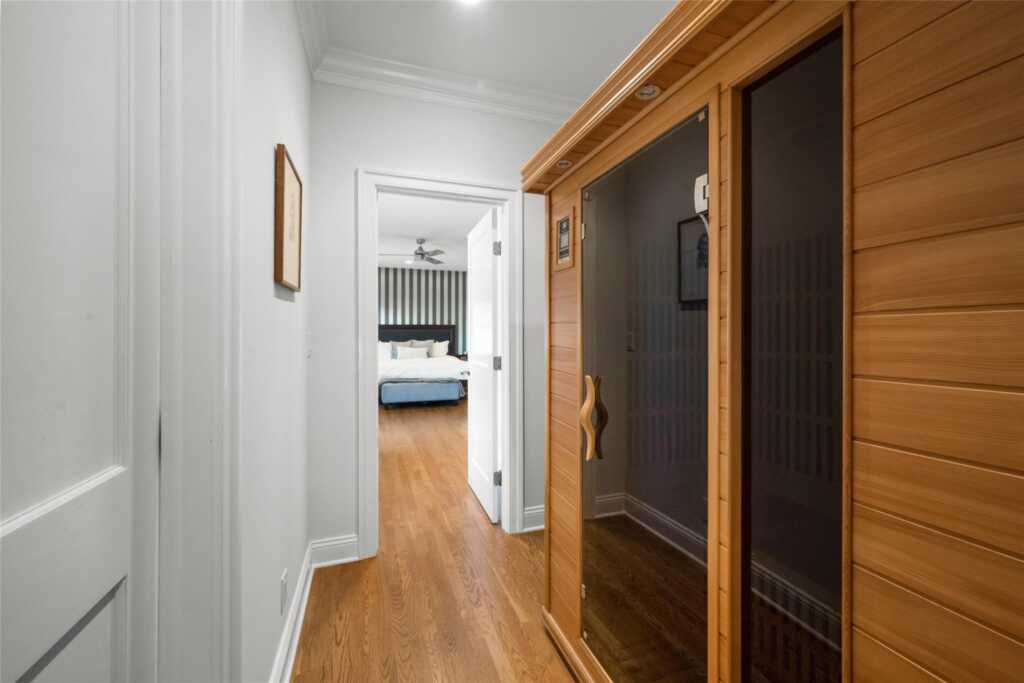 21 Winding Brook Road, New Rochelle, NY 10804 - Photo 16 of 46