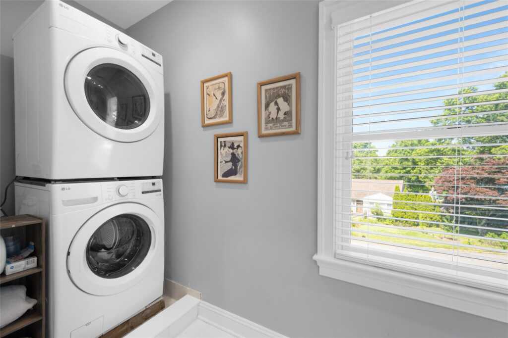 21 Winding Brook Road, New Rochelle, NY 10804 - Photo 17 of 46