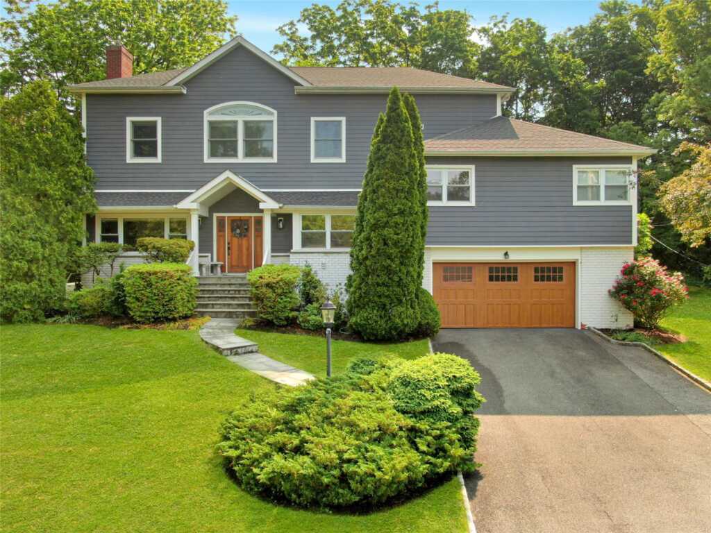 21 Winding Brook Road, New Rochelle, NY 10804 - Photo 2 of 46