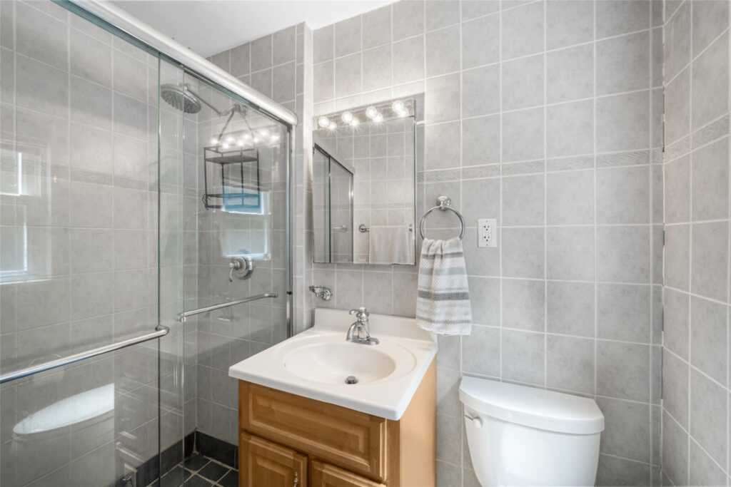 21 Winding Brook Road, New Rochelle, NY 10804 - Photo 20 of 46
