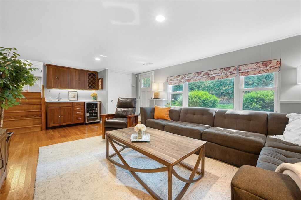 21 Winding Brook Road, New Rochelle, NY 10804 - Photo 24 of 46