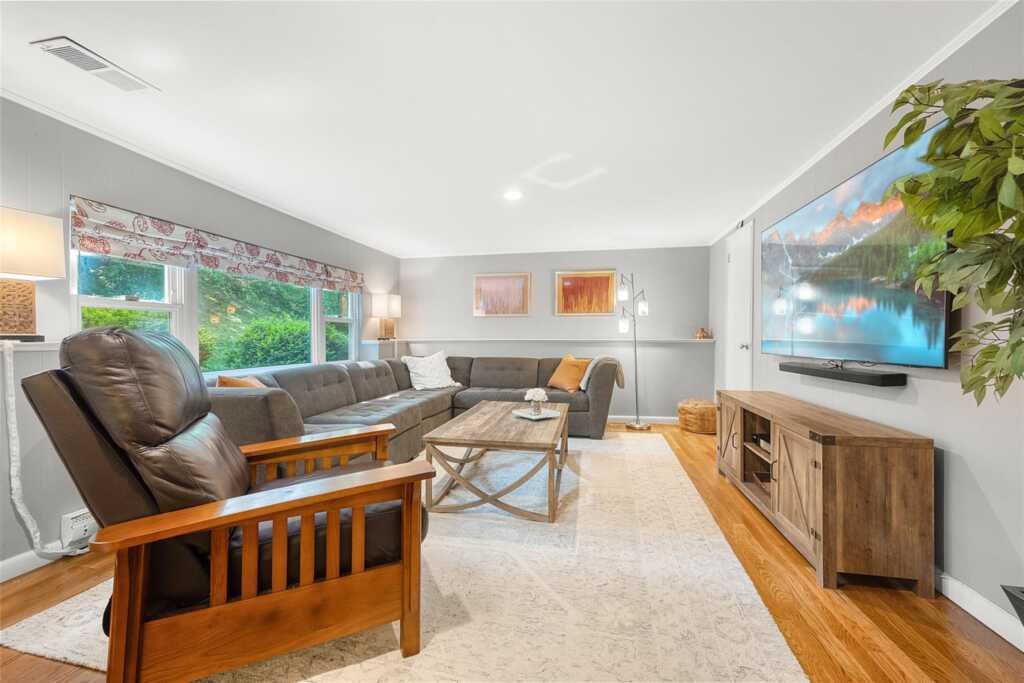 21 Winding Brook Road, New Rochelle, NY 10804 - Photo 25 of 46