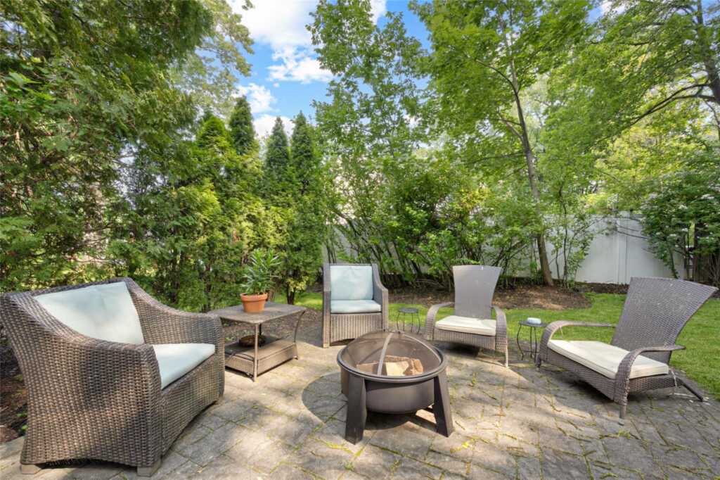 21 Winding Brook Road, New Rochelle, NY 10804 - Photo 32 of 46